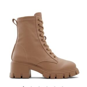 Lugged combat boot